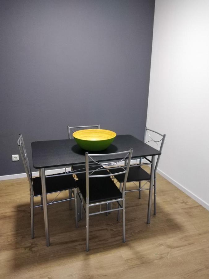 Schoene, Gemuetliche Moeblierte 2 Zi Wohnung In Rgb Řezno Exteriér fotografie